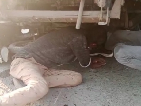 KORBA: ट्रेलर ने बाइक सवार को अपनी चपेट में लिया
