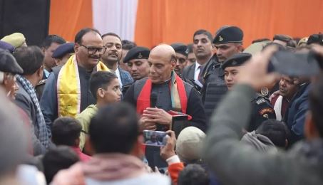 राजधानी लखनऊ में राजनाथ सिंह ने कहा 5 किलो राशन मिल रहा है; जवाब- कॉलोनी उजाड़ दी, हम कहां रहेंगे