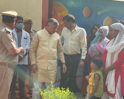 आपकी एक गलती से आपका पूरा परिवार बहुत कठिनाइ में जीवन यापन करता : कैदियों से धर्मवीर प्रजापति