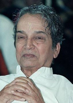 आज पढ़िए सबसे शरीफ खलनायक नांबियार के बारे में, जिनकी वजह से अमिताभ को सात किलोमीटर पैदल चलना पड़ा