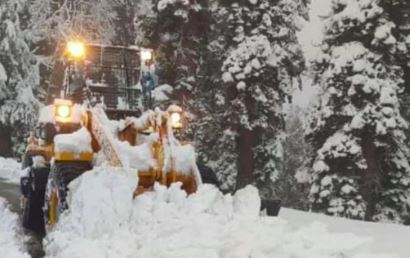माछल के बर्फीले इलाके में गहरी खाई में गिरे, जम्मू-कश्मीर में सेना का अफसर और 2 जवान शहीद,