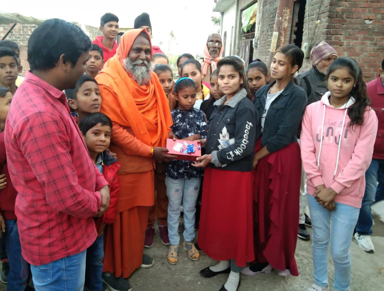 पूरनपुर। शिक्षा संस्कार कोचिंग सेंटर में बरखेड़ा विधायक स्वामी प्रवक्तानंद ने पहुंचकर छात्रों को नववर्ष की शुभकामनाएं दी एवं उच्च शिक्षा ग्रहण करने में आने बाली कठिनाइयों पर हर सम्भव मदद करने का भरोसा दिया।