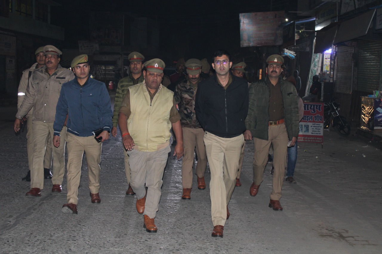 पीलीभीत: पुलिस अधीक्षक ने कस्बा चौकी पूरनपुर का किया आकस्मिक निरीक्षण।