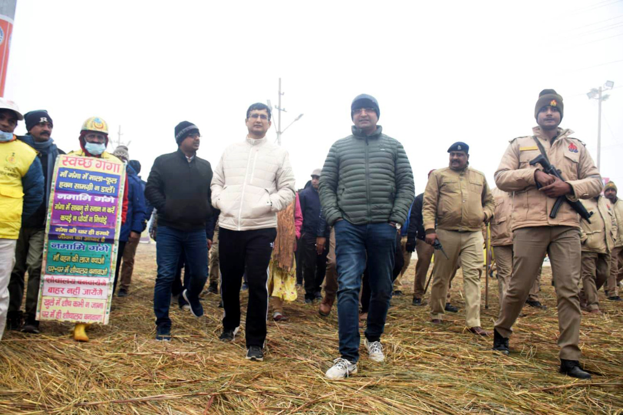 प्रयागराज: पौष पूर्णिमा के पावन अवसर पर मंडलायुक्त व जिलाधिकारी ने मेला क्षेत्र मे भ्रमण सील रहते हुए सभी सेक्टरों व घाटो पर आवश्यक व्यवस्थाएं सुनिश्चित कराई
