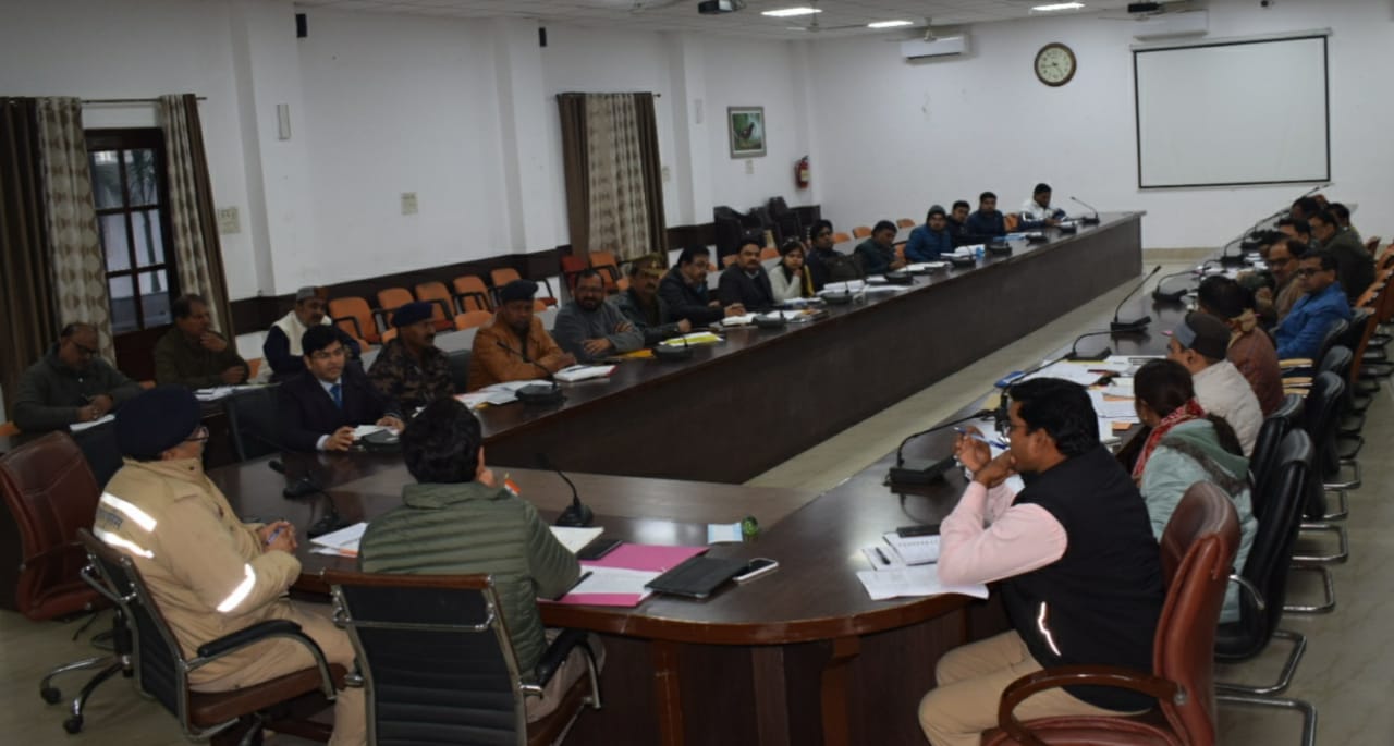 प्रयागराज : पुलिस आयुक्त एवं जिलाधिकारी  की अध्यक्षता में जिला सड़क सुरक्षा समिति की बैठक संपन्न
