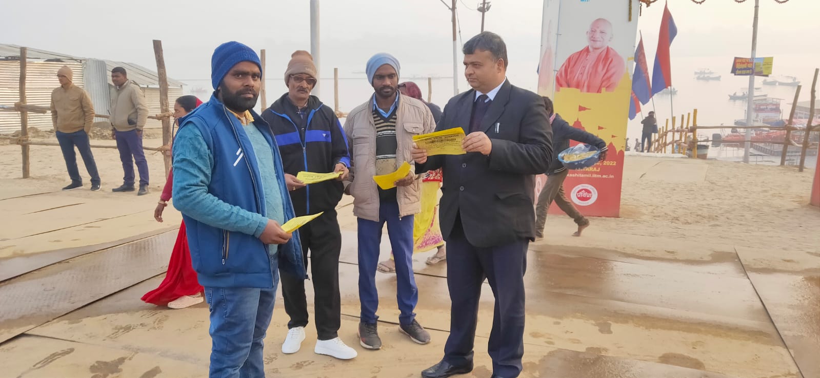 प्रयागराज -प्रभारी सचिव  जिला विधिक सेवा प्राधिकरण द्वारा माघ मेला क्षेत्र में कल्प वासियों श्रद्धालुओं वआमजन को राष्ट्रीय लोक अदालत की उपयोगिता व लाभ के बारे में दी गई जानकारी
