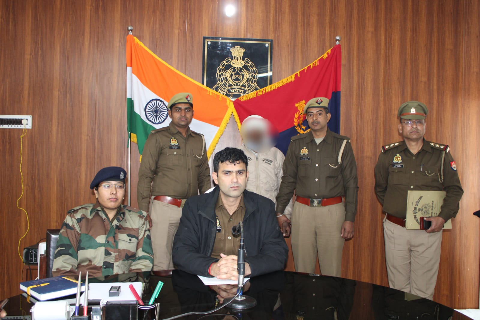 पीलीभीत : पुत्री से छेड़छाड़ करने पर पुत्री के पिता ने आरोपी को मौत के घाट उतारकर काटा गुप्तांग पुलिस ने किया गिरफ्तार ।