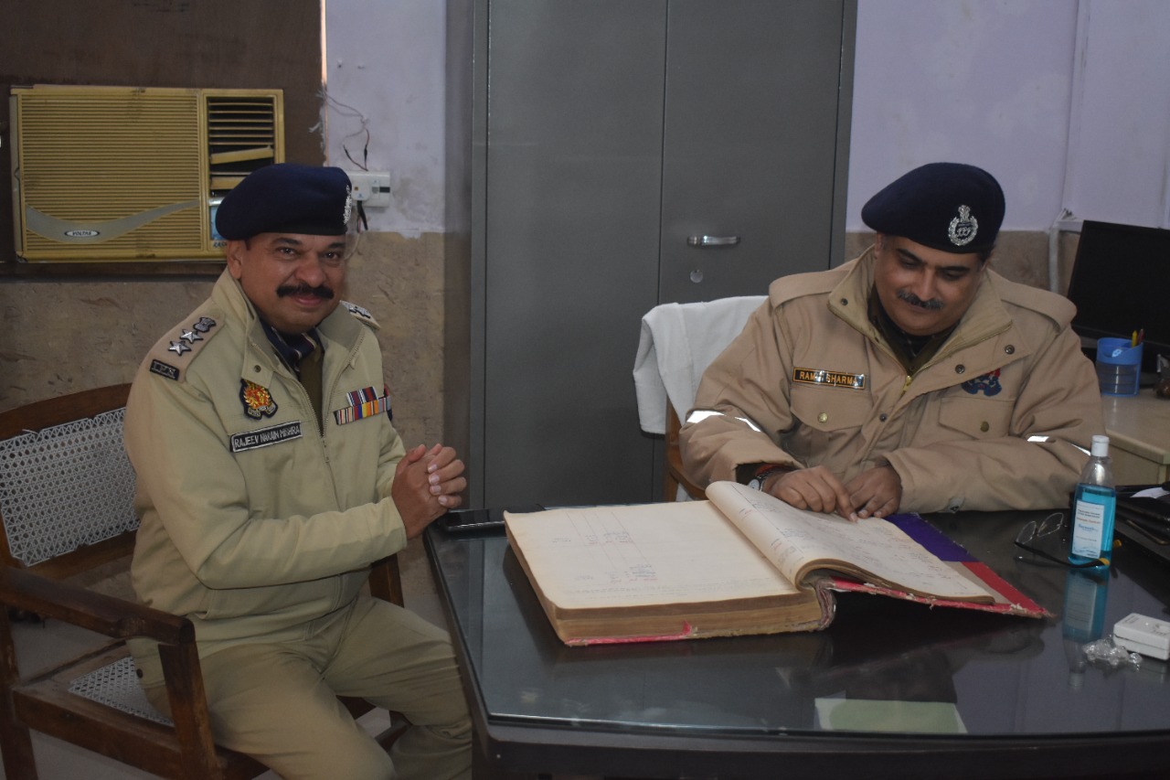प्रयागराज ; पुलिस आयुक्त प्रयागराज द्वारा थाना दारागंज का औचक निरीक्षण किया गया किया गया