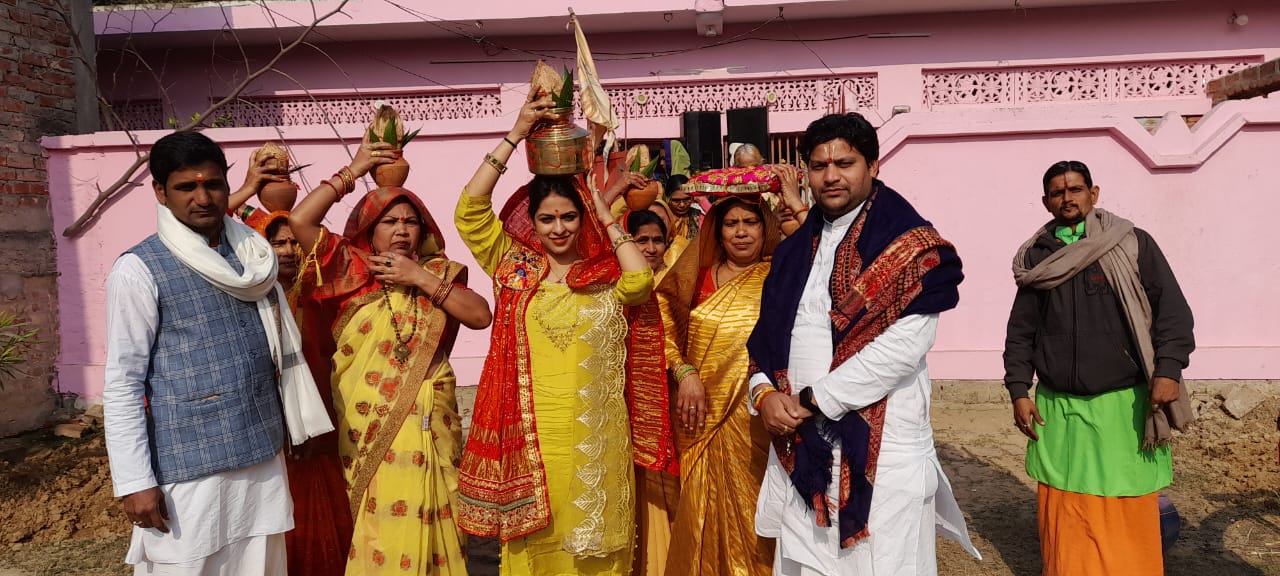 सीतापुर /मिश्रिख : नैमिषारण्य श्रीमद् भागवत कथा का हुआ शुभारंभ निकाली शोभायात्रा