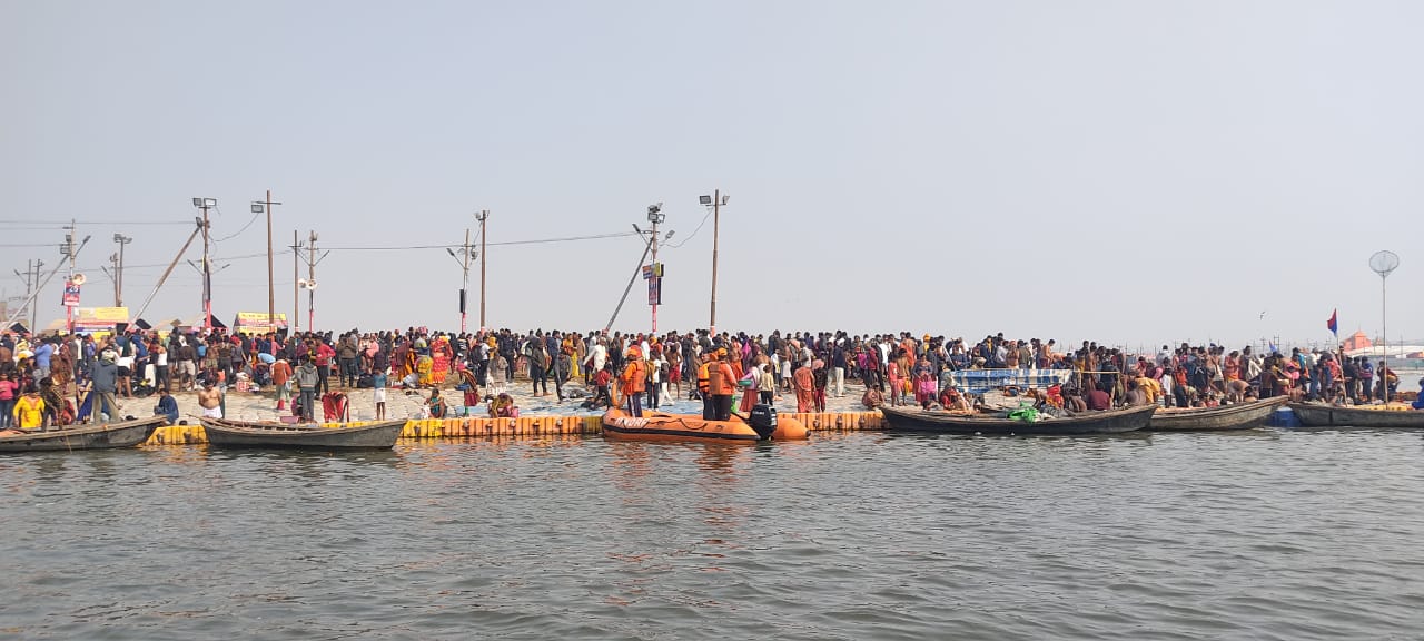 प्रयागराज माघ मेला में संगम तट पर एनडीआरएफ की टीम मुस्तैदी से तैनात
