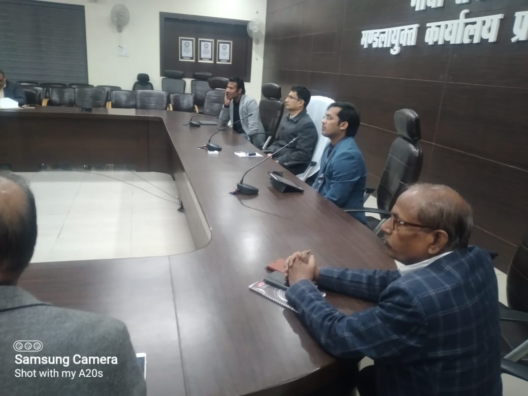 मण्डलायुक्त प्रयागराज ने स्मार्ट सिटी के तहत कराए जा रहे कार्यो की प्रगति की समीक्षा की