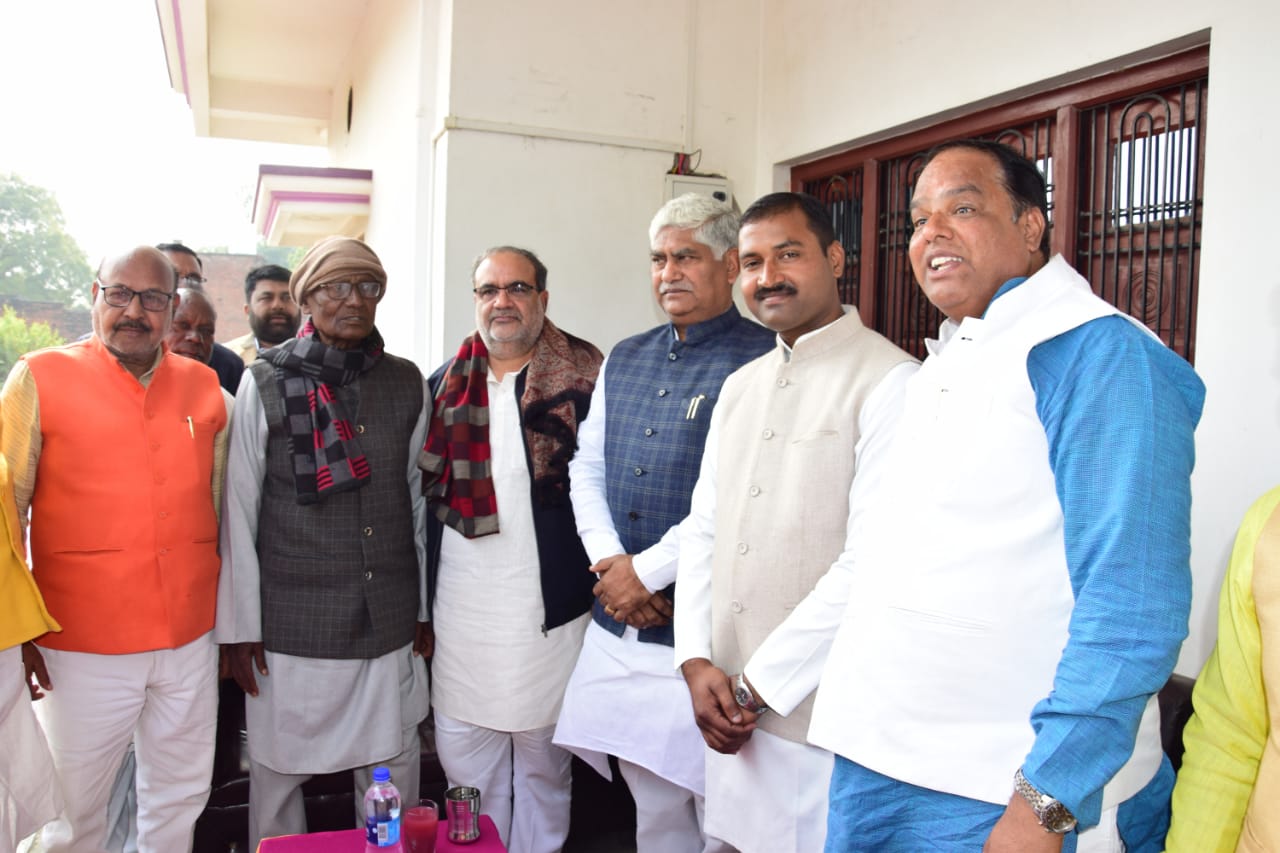 गाज़ीपुर : भाजपा प्रदेश अध्यक्ष प्रोटोकॉल तोड़कर पहुंचे पूर्व प्रदेश मीडिया प्रमुख एवं युवा नेता सुधाकर कुशवाहा के घर।