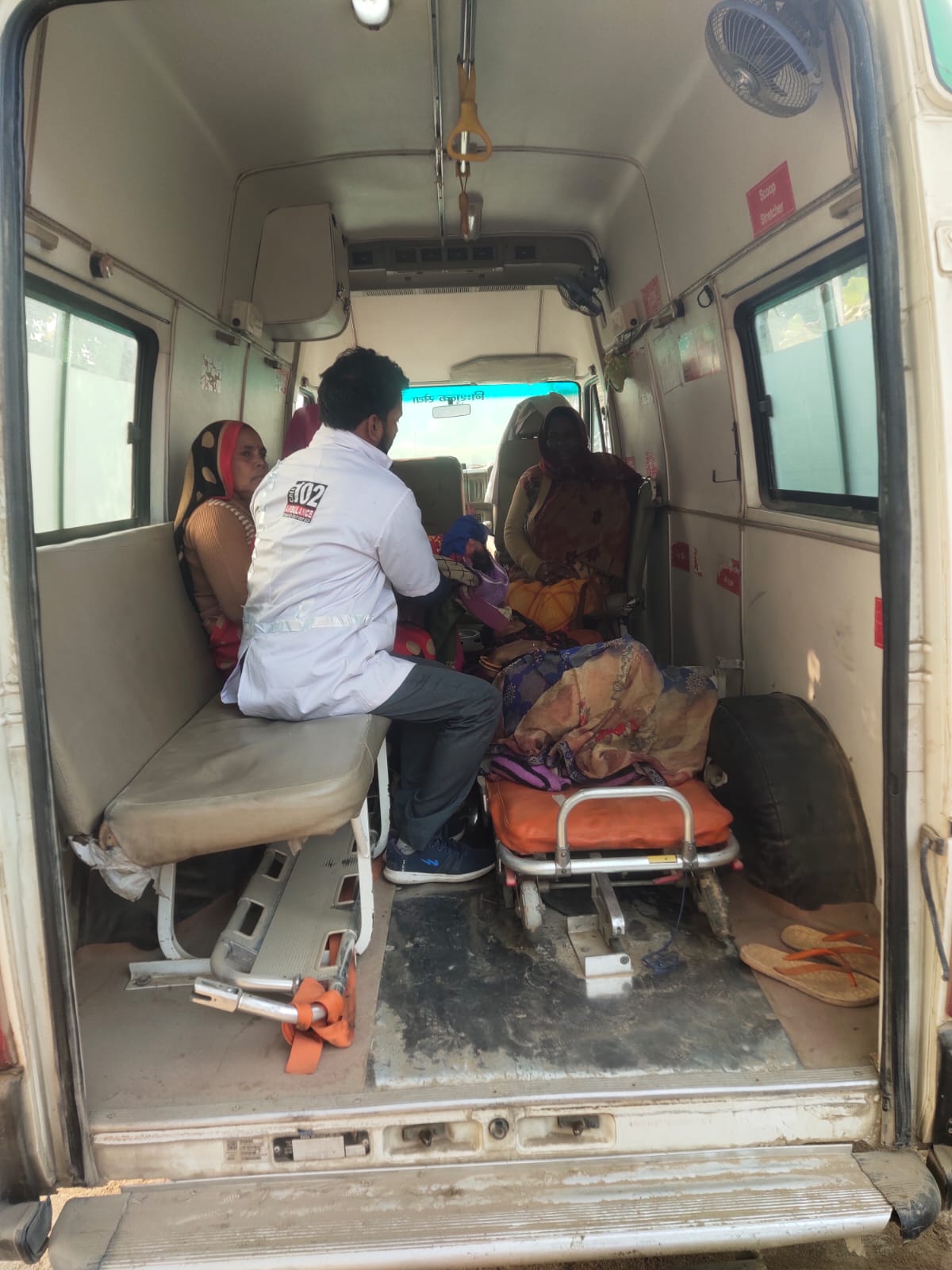औरैया: अस्पताल ले जाते समय प्रसूता ने बच्ची को दिया जन्म एंबुलेंस में गूंजी किलकारी
