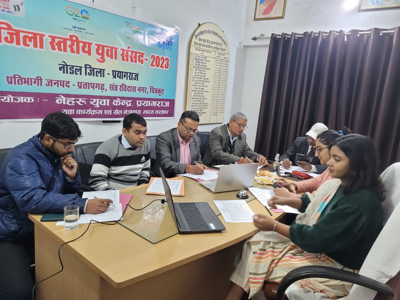 प्रयागराज- जिला युवा संसद में 4 जिलों के युवाओं ने रखे अपने विचार