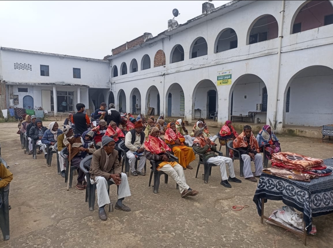 फर्रुखाबाद :वृद्ध आश्रम अलावलपुर में बड़े हर्षोल्लास के साथ मनाया गया गणतंत्र दिवस