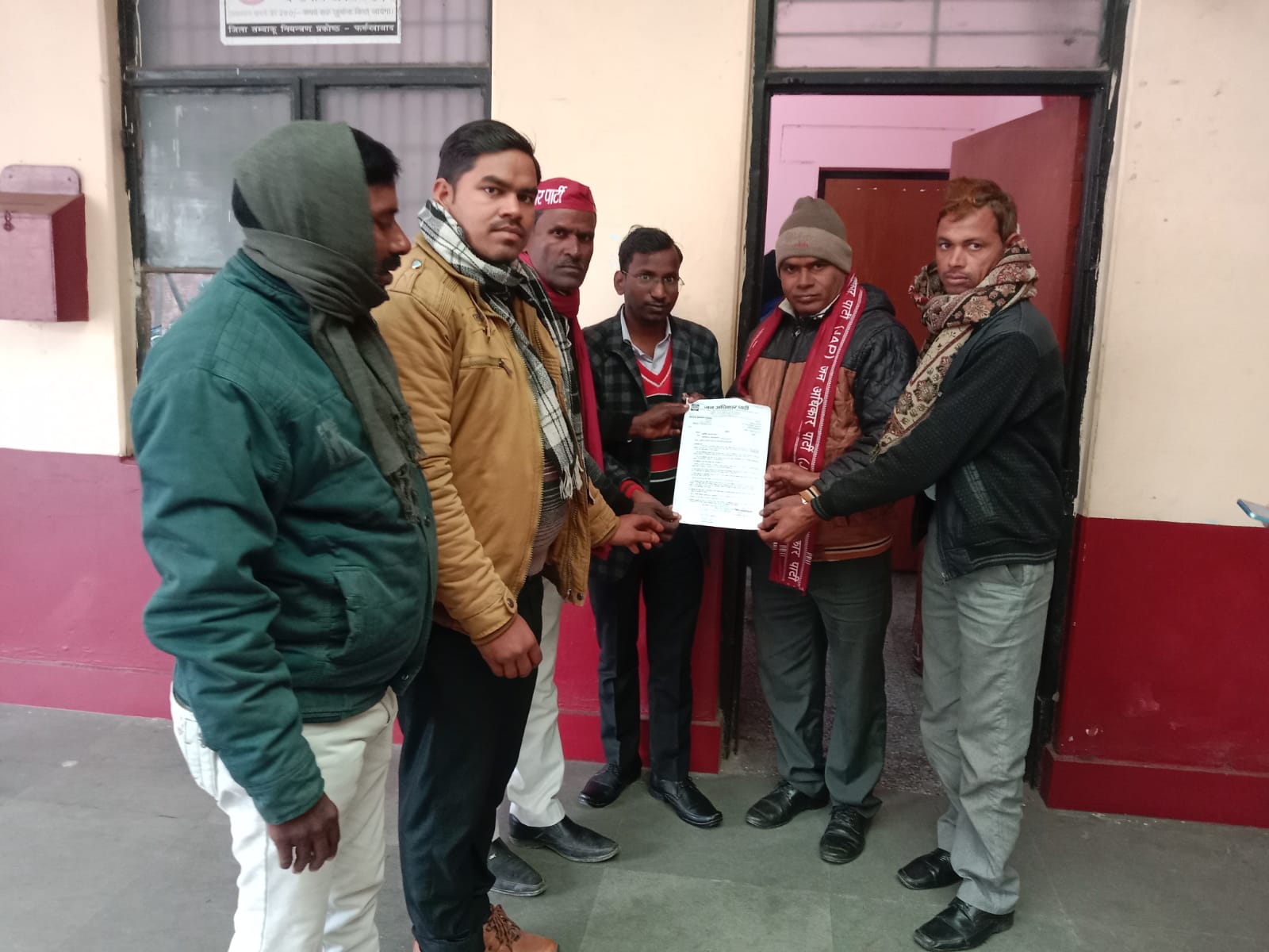 फर्रुखाबाद: जन अधिकार पार्टी ने महामहिम राष्ट्रपति महोदय के नाम उपजिलाधिकारी कायमगंज को सौपा ज्ञापन