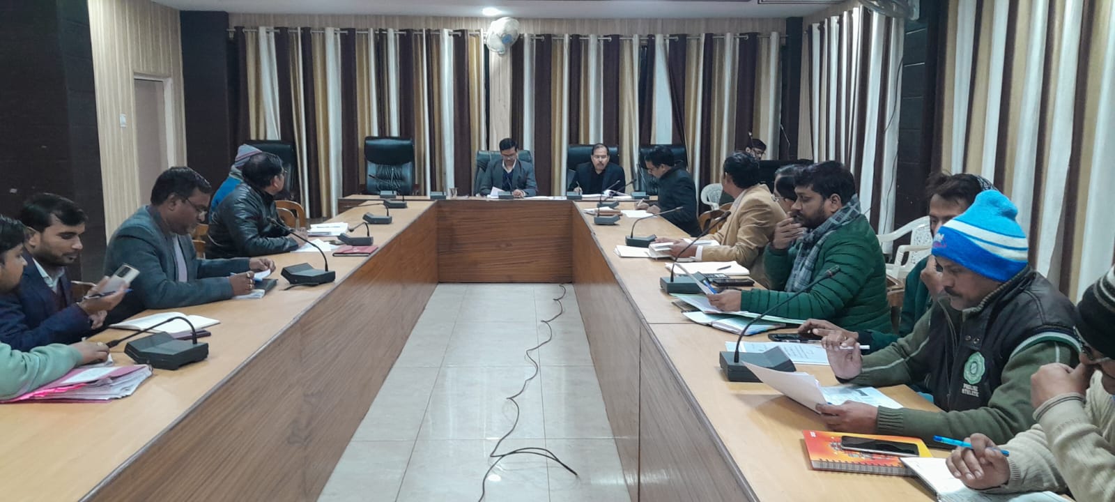 पीलीभीत:निर्माण कार्यों को समयबद्व व गुणवत्ता परक ढ़ंग से करें पूर्ण-जिलाधिकारी।