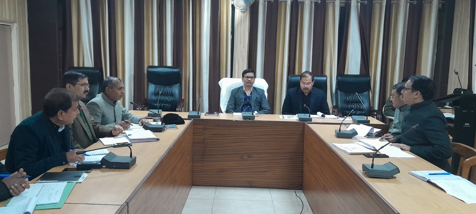 पीलीभीत:योजनाओं को समयबद्ध व लक्ष्य के अनुरूप करें पूर्ण-जिलाधिकारी।