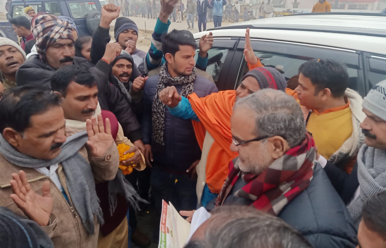 गाज़ीपुर:नसरतपुर/अंडर पास को लेकर ग्रामीणों में आक्रोश संस्था के अध्यक्ष राकेश यादव ने दिया पत्रक