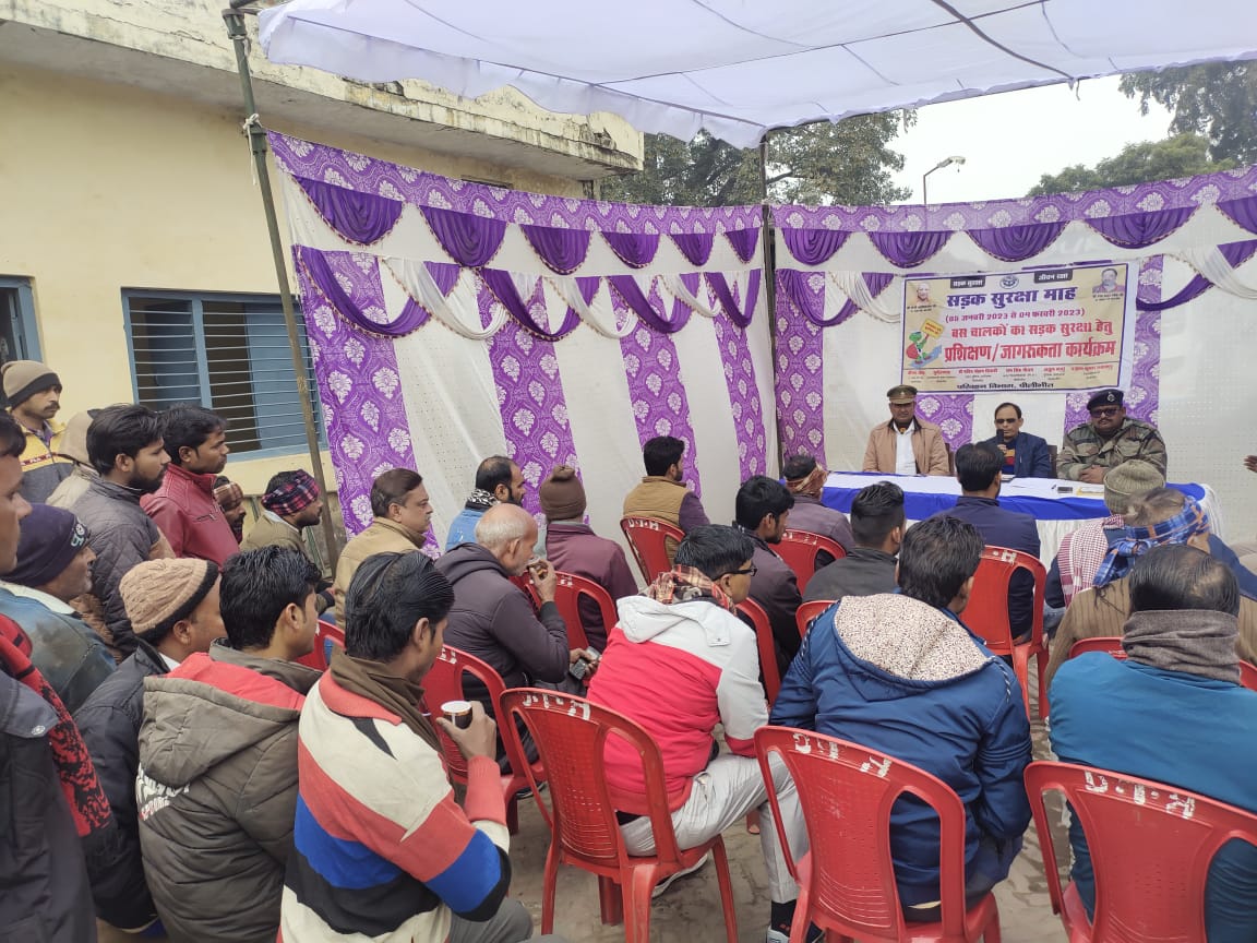 पीलीभीत:नौगवां स्थित वाहन स्टैंड पर प्रशिक्षण कार्यशाला का आयोजन किया गया