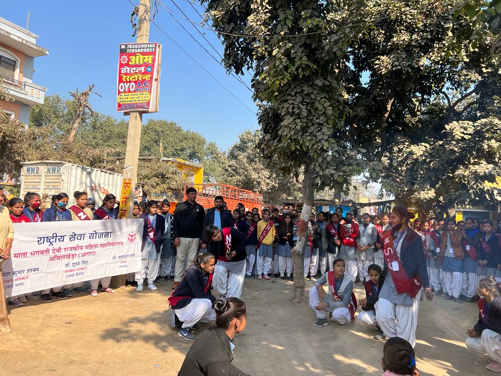 आगरा: नुक्कड़ नाटक एवं रैली के द्वारा दिया सड़क सुरक्षा का  दिया गया संदेश
