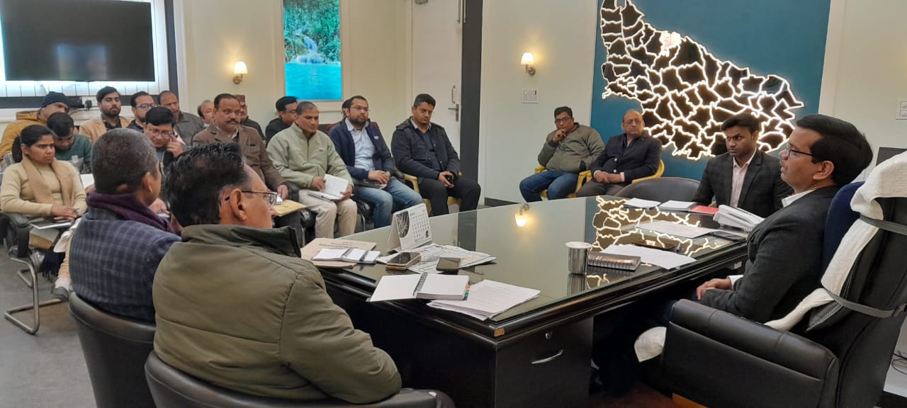 पीलीभीत :जिलाधिकारी की अध्यक्षता में उद्यमियों/व्यवसासियों एवं गैर सरकारी संगठनों के साथ बैठक सम्पन्न।