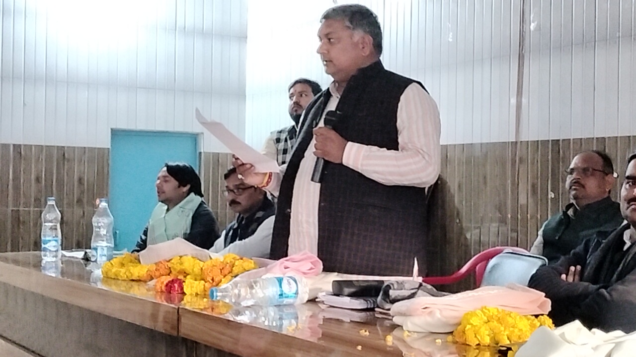पीलीभीत :स्नातक एम एल सी चुनाव के सम्बन्ध में कार्यकर्ताओं के साथ आयोजित हुई।