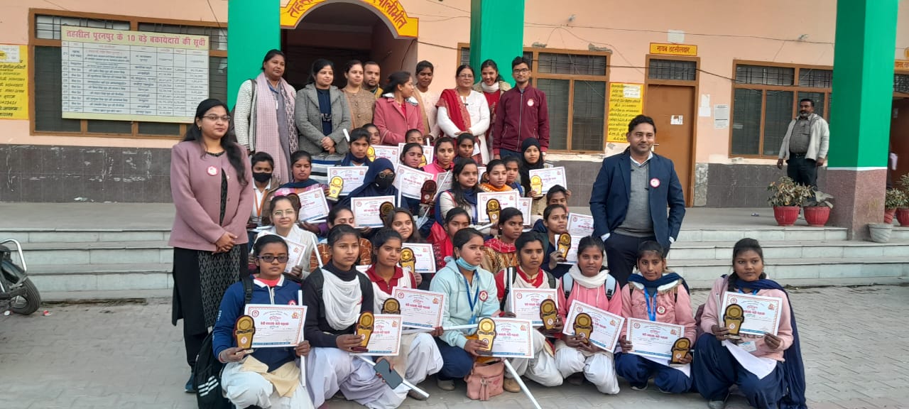 पीलीभीत:तहसील परिसर पूरनपुर में बेटी बचाओ बेटी पढ़ाओ योजनान्तर्गत  चल रहे बालिका सप्ताह में तहसील परिसर वॉल पेंटिंग अभियान का आयोजन किया गया