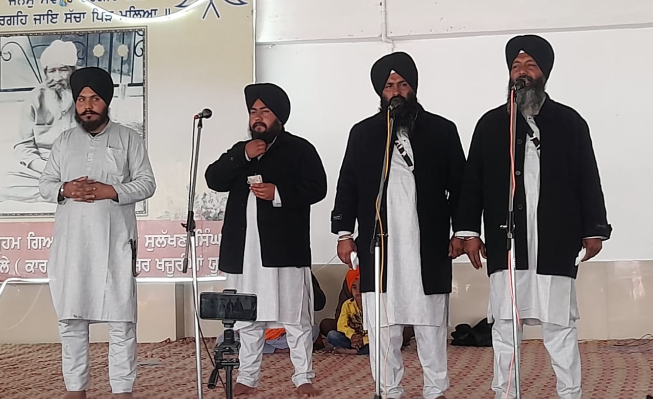 पीलीभीत:जत्थेदारों ने गुरुद्वारे में शब्द कीर्तन कर संगत को किया निहाल