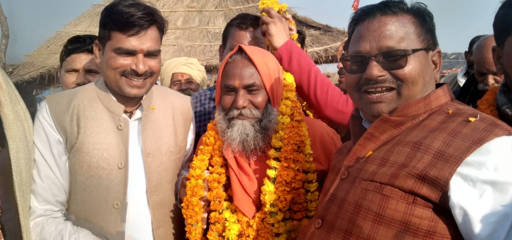 पीलीभीत: अव्यस्थाओं के कारण जनप्रतिनिधियों को जाना पड़ा पैदल