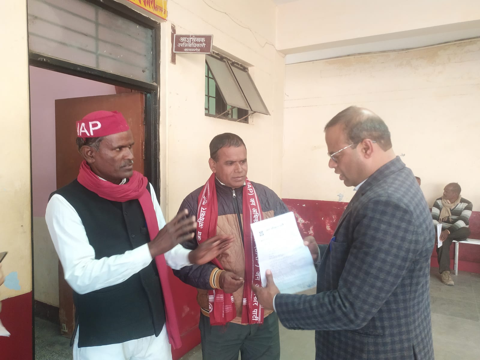 फर्रुखाबाद : जन अधिकार पार्टी के विधानसभा कायमगंज के पदाधिकारियों ने भरी हुंकार