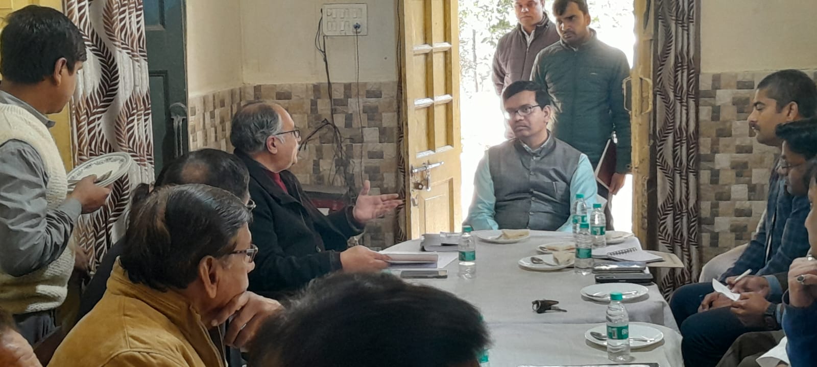 पीलीभीत:जिलाधिकारी की अध्यक्षता में मेस्टन लाइब्रेरी/ क्लब के सदस्यों के साथ बैठक सम्पन्न।