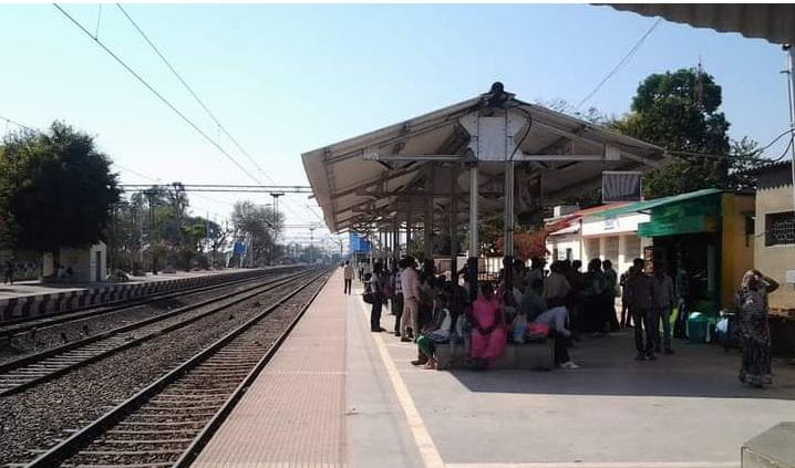 उमरिया -पुलिस की सक्रियता एवं सकारात्मक सोच की बदौलत घर से भागा मासूम अपने माता पिता के पास पहुंच सका