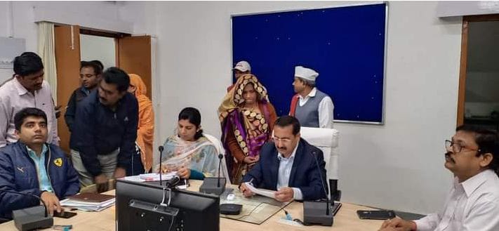 उमरिया - सभी अधिकारी सीएम हेल्पलाईन मे प्राप्त शिकायतों का करें प्राथमिकता से निराकरण