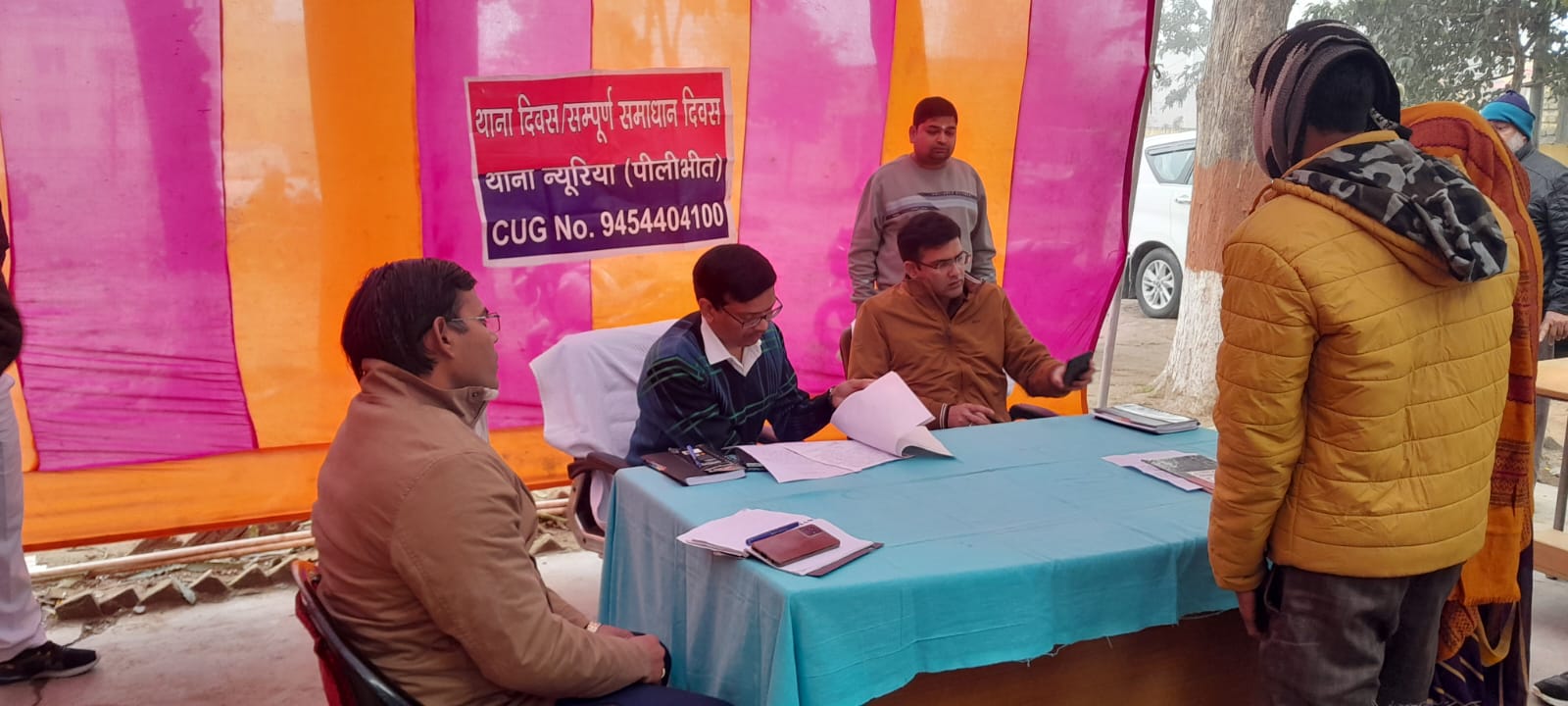 पीलीभीत :जिलाधिकारी एवं पुलिस अधीक्षक ने थाना समाधान दिवस के अवसर पर थाना न्यूरिया में की जनसुनवाई।