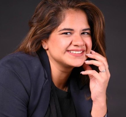 आज जानिए बॉलीवुड की पहली इंटीमेसी कोऑर्डिनेटर आस्था खन्ना के बारे में