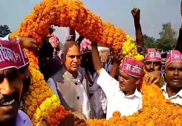 जौनपुर/सुथईकला: सरदार वल्लभ भाई पटेल की मनाई गई जयंती, सांसद राम शिरोमणि वर्मा व बाबूसिंह कुशवाहा ने उपस्थित लोगों को किया संबोधित