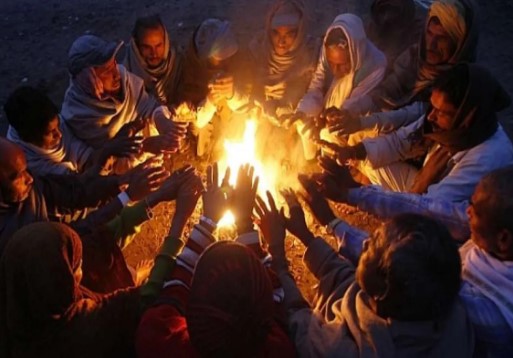 प्रयागराज : राहत आयुक्त  द्वारा प्रदेश में अत्यधिक ठण्ड एवं शीत लहरी से उत्तपन्न होने वाली समस्याओं के दृष्टिगत निराश्रित एवं असहाय तथा कमजोर वर्ग के असुरक्षित व्यक्तियों को राहत प्रदान करने के निर्देश