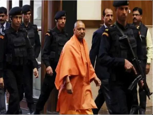 लखनऊ में CM आवास के बाहर बम मिलने की सूचना:बम निरोधक दस्ते ने की जांच; कॉल करने वाले को ढूंढ रही सर्विलांस टीम