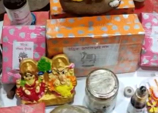 घर-घर उपले बेंचे, इंटरनेट के जरिए ब्रांडिंग की,अब 20 लोगों को दे रहे रोजगार, पढ़िए खबर