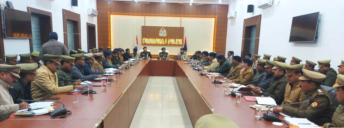 प्रयागराज- पुलिस आयुक्त प्रयागराज द्वारा पुलिस लाइन सभागार मे आयोजित की गई अपराध समीक्षा गोष्ठी