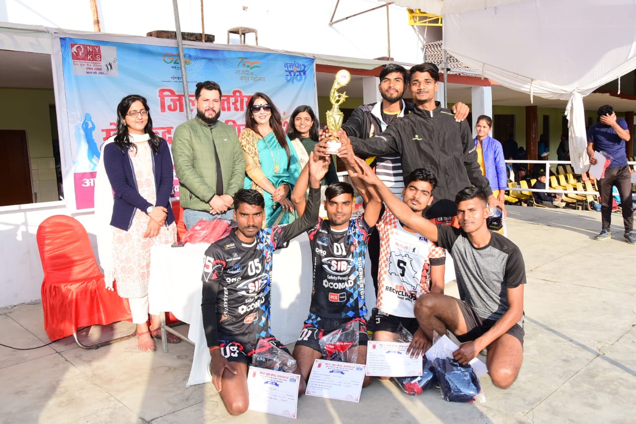 प्रयागराज- नेहरू युवा केंद्र प्रयागराज के निर्देशन में मदन मोहन मालवीय स्टेडियम में जिला स्तरीय खेलकूद संपन्न