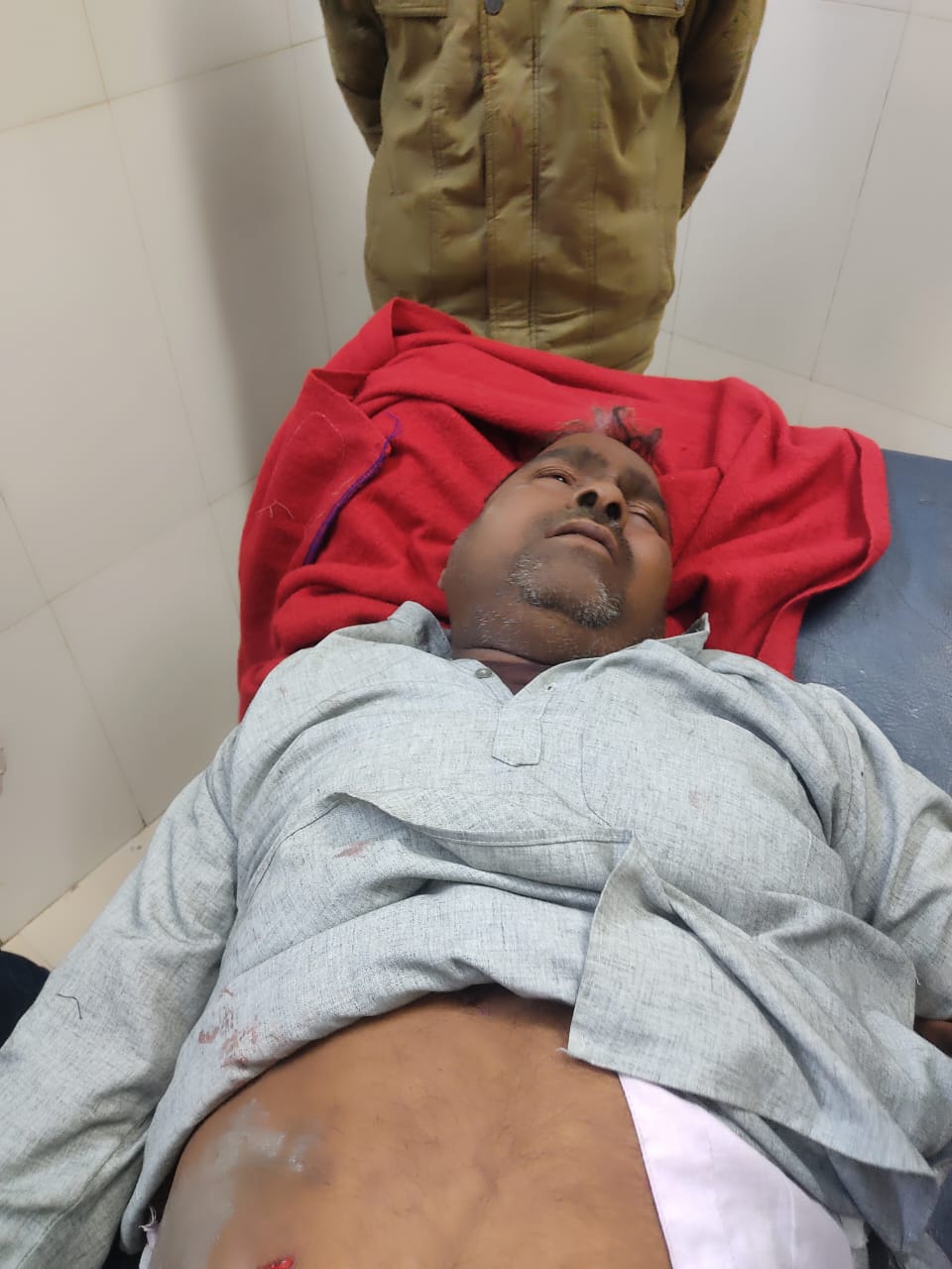 कन्नौज:तेज रफ्तार पिकअप ने बाइक को मारी टक्कर, बाइक सवार गंभीर रूप से घायल