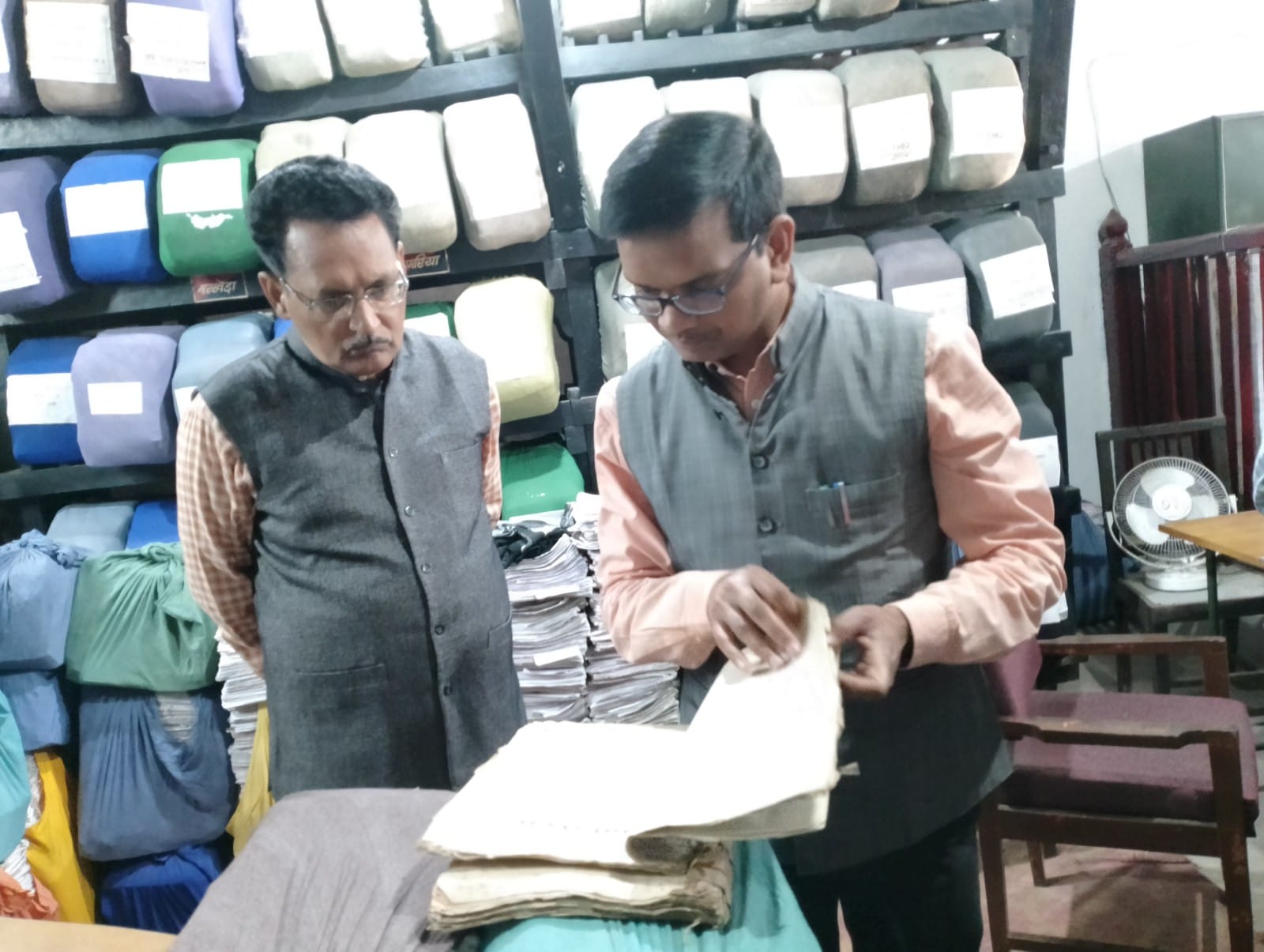 पीलीभीत:जिलाधिकारी द्वारा कलेक्ट्रेट कार्यालय के विभिन्न पटलों का किया गया औचक निरीक्षण।