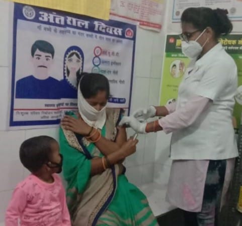 फर्रुखाबाद:त्रैमासिक गर्भनिरोधक अंतरा की लाभार्थी रेशमा ( काल्पनिक नाम) बनी रोल मॉडल तेजी से बढ़ी अंतरा इंजेक्शन के लाभार्थियों की संख्या