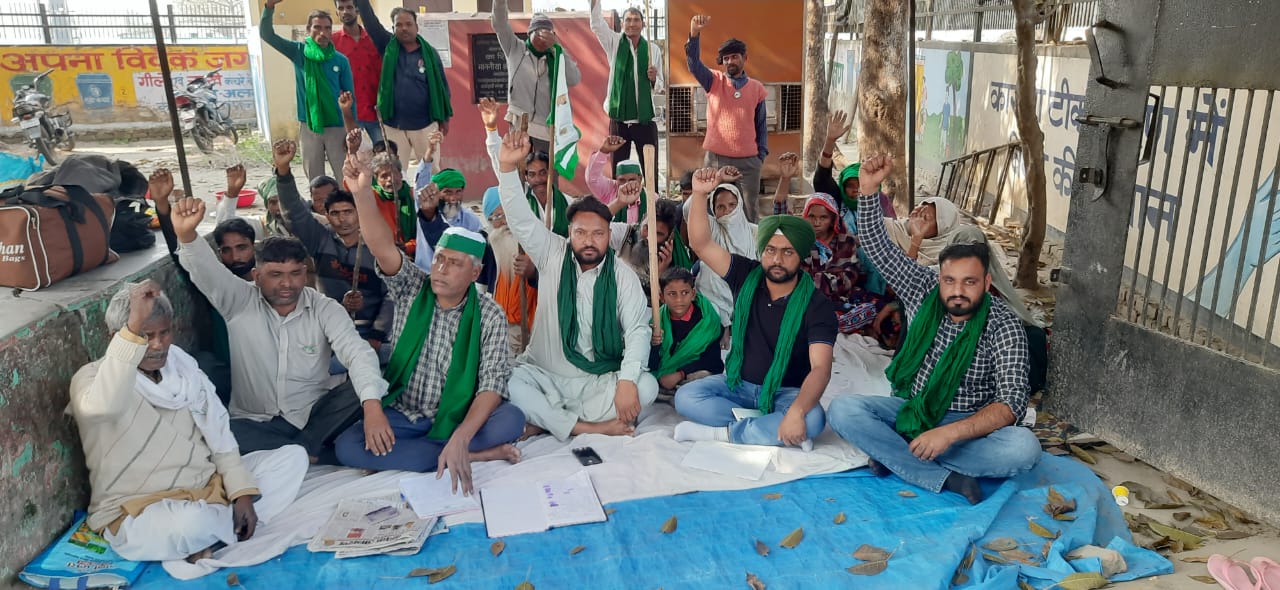 पीलीभीत : भारतीय  किसान यूनियन अराजनैतिक का अनिश्चितकालीन धरना प्रदर्शन छठे दिन जारी रहा