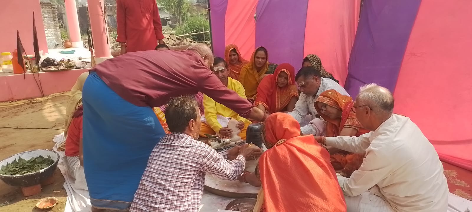 पीलीभीत : इकोत्तरनाथ मंदिर पर कराया गया प्रतिमाओं का मिलाप