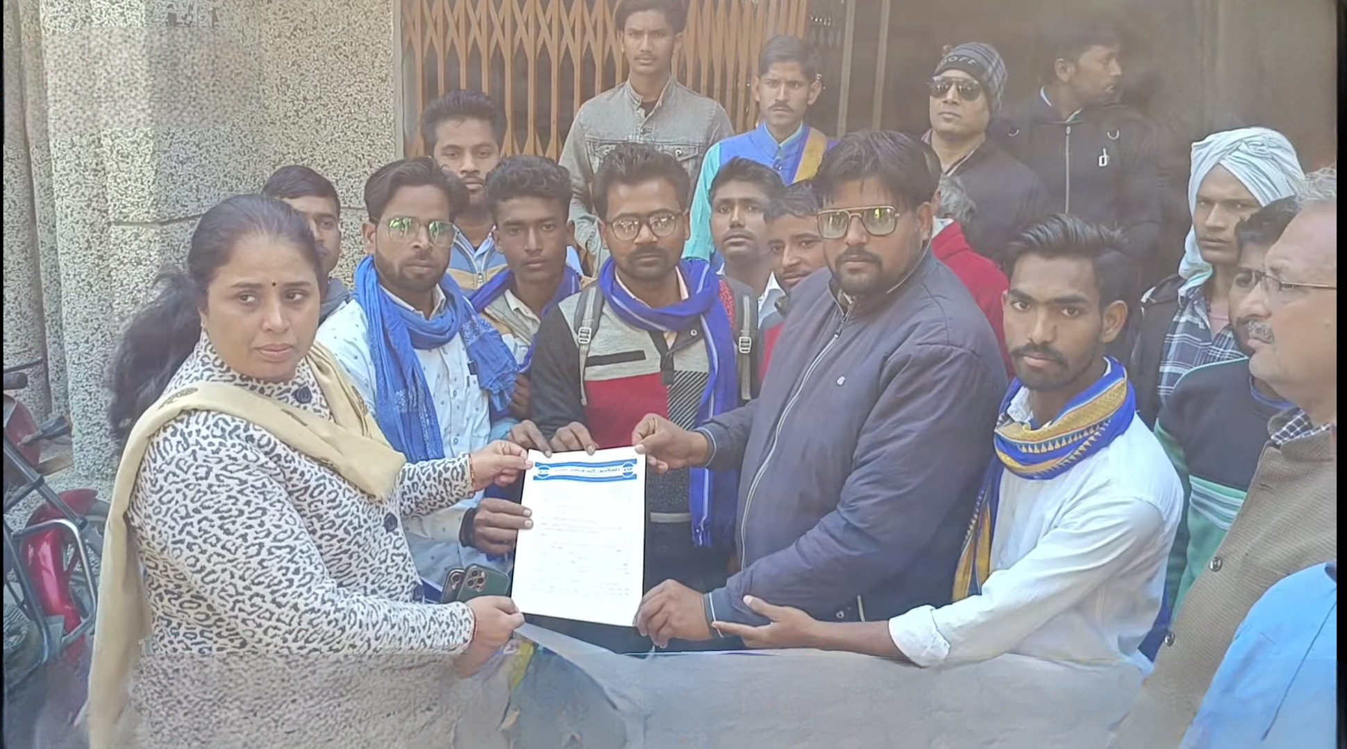 फर्रुखाबाद:एएसपी के जिलाध्यक्ष ने कार्यकर्ताओं ने अपनी मांगों को लेकर राष्ट्रपति संबोधित ज्ञापन सिटी मजिस्ट्रेट को सौंपा