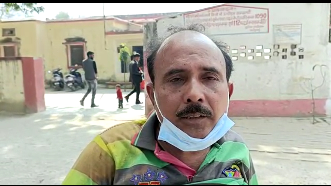 फर्रुखाबाद: तेजाब से जला हुआ अधेड़ पहुंचा एसपी कार्यालय