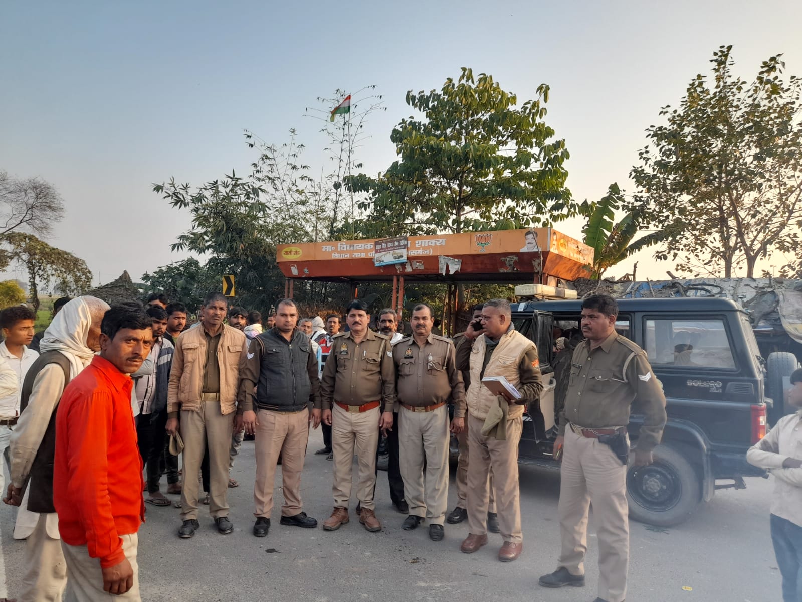 कासगंज : पटियाली क्षेत्र में ट्रैक्टर पलटने से हुआ हादसा ,एक बच्ची की मौत